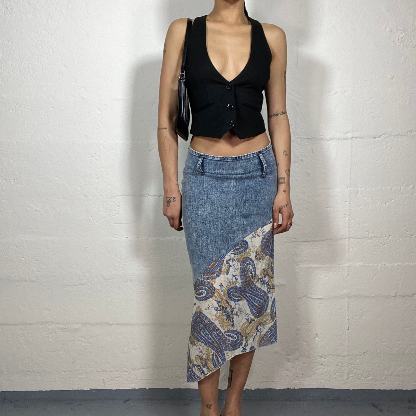 Vintage 90's Casual Downtown Washed Out Denim Low Waisted Asymmetric Cut Midi Skirt with Boho Style Print (M)