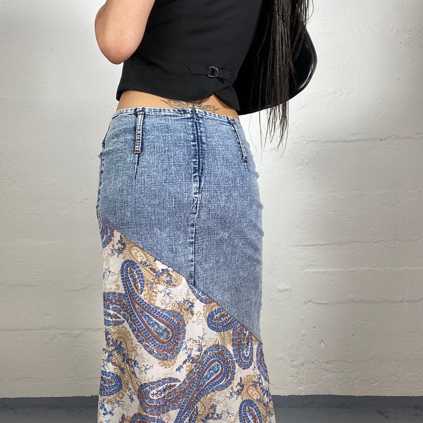 Vintage 90's Casual Downtown Washed Out Denim Low Waisted Asymmetric Cut Midi Skirt with Boho Style Print (M)