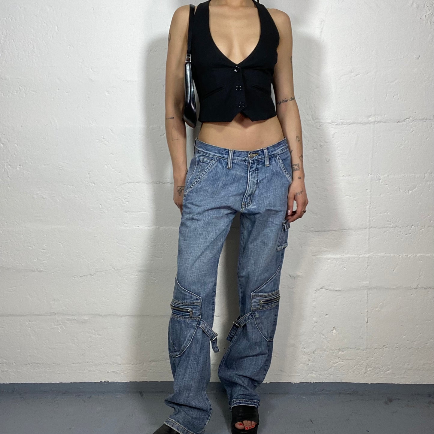 Vintage 2000's Street Dancing Low Waisted Light Washed Baggy Jeans with Multiple Zippers (L)