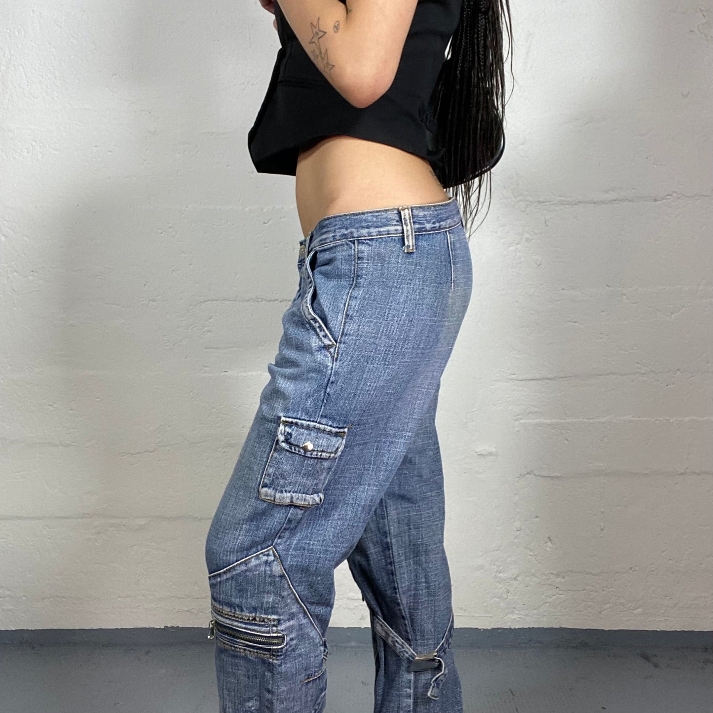 Vintage 2000's Street Dancing Low Waisted Light Washed Baggy Jeans with Multiple Zippers (L)