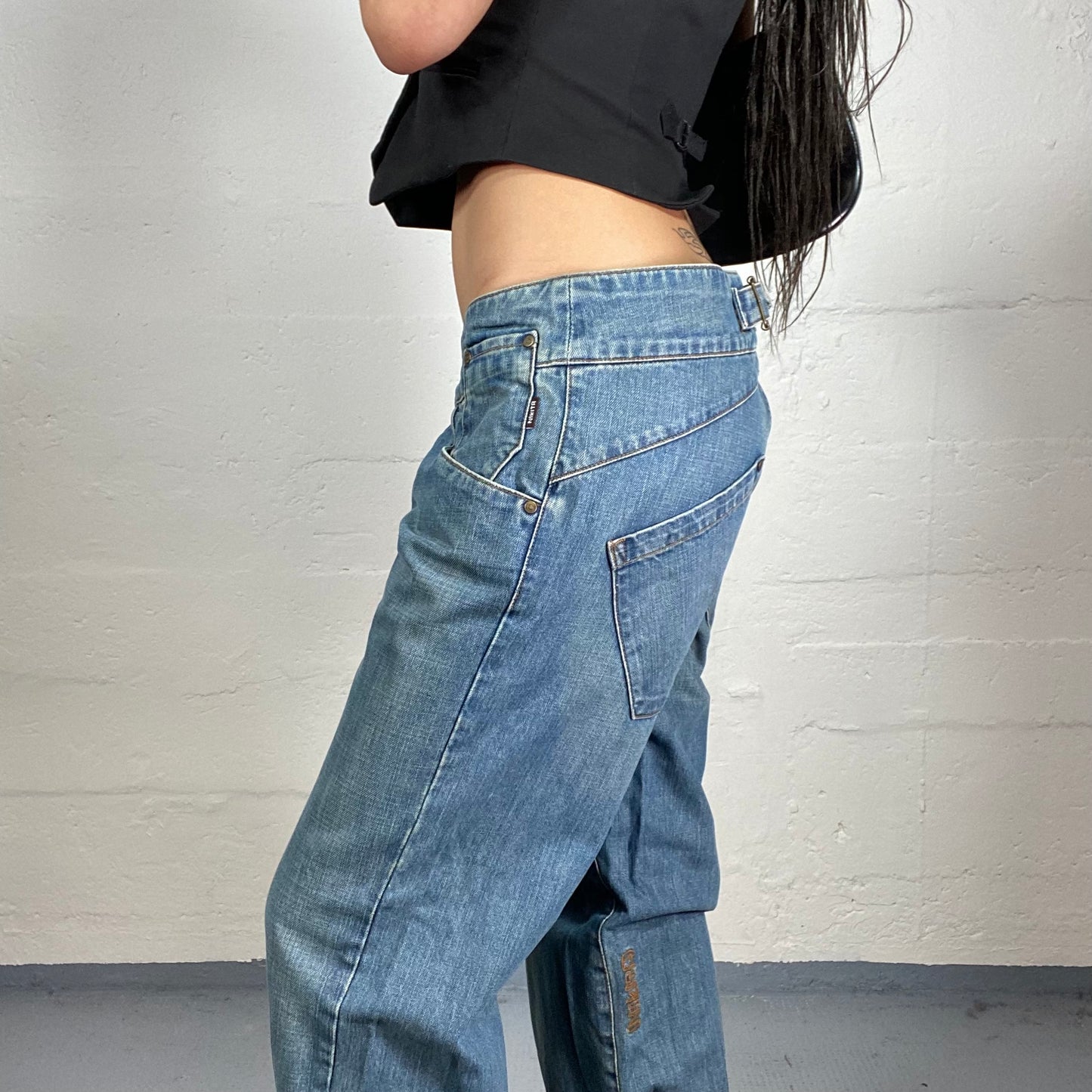 Vintage 2000's Hip-Hop Girl Light Washed Denim Balloon Fit Double Side Button Jeans with Adjustable Belted Bottom (M)