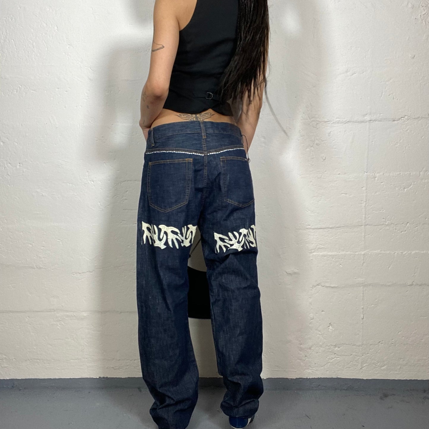 Vintage 2000's Hip-Hop Baggy Dark Denim Jeans with Decorative White Print and Rhinestone Details (M)