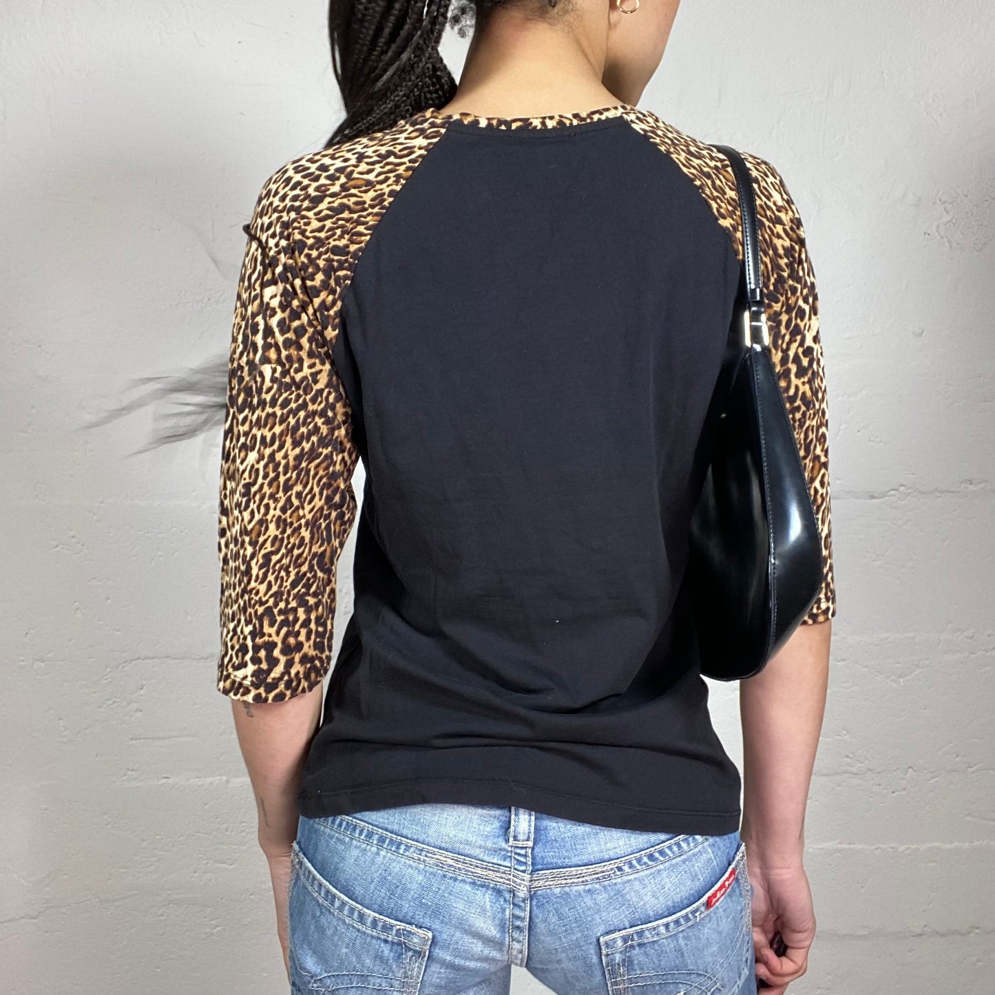 Vintage 2000’s Grunge Femme Fatale Typography and Cheetah Print 3/4 Sleeved Top (L)