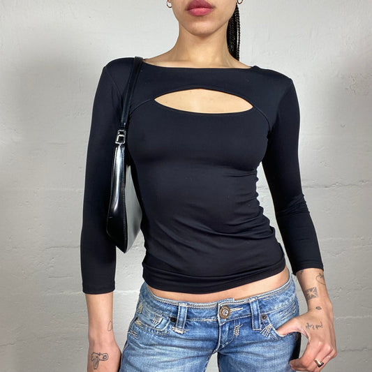 Vintage 2000’s Classy Streetwear Black 3/4 Sleeve Top with Chest Cut Out Detail (S)