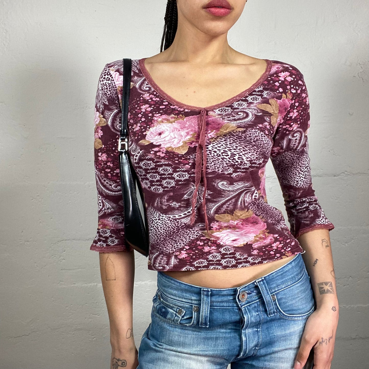 Vintage 2000’s Baroque Style Pink and Burgundy 2/4 Sleeve Cropped Top with Floral Print and Middle Ribbon (S)