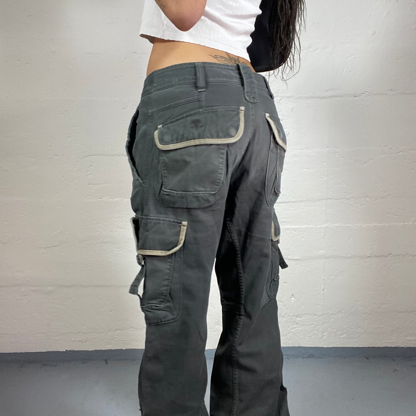 Vintage 2000’s Diesel Hip-Hop Grey Cargo Low Waisted Pants with Open Beige Trim (M)