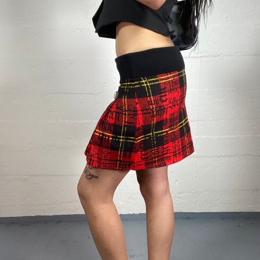 Vintage 2000’s Grunge Red and Black Pleated Checkered Mini Skirt with Rubber Waist Band and Belt Decoration (S)