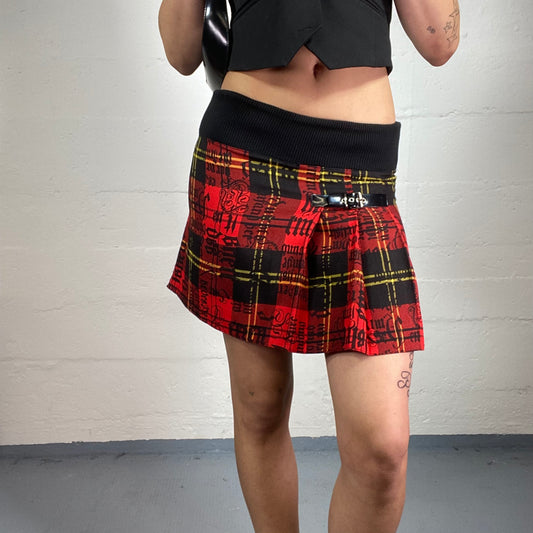 Vintage 2000’s Grunge Red and Black Pleated Checkered Mini Skirt with Rubber Waist Band and Belt Decoration (S)