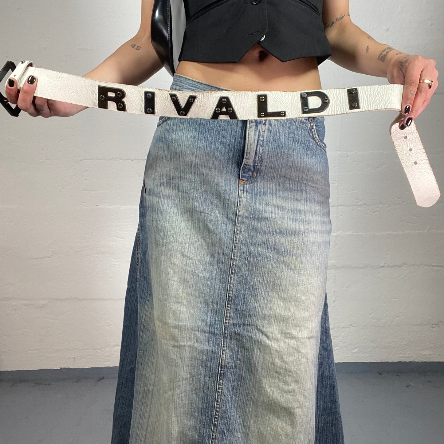 Vintage 2000’s Rivaldi Casual White Leather Belt with Metal Typography