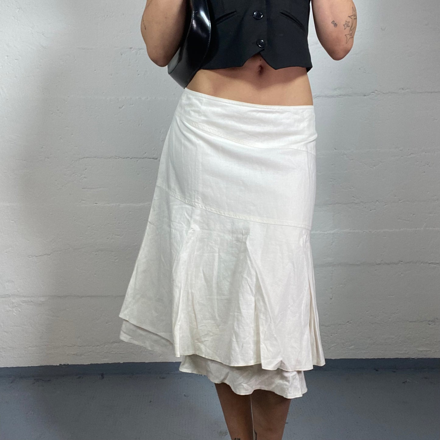 Vintage 2000’s Boho Girl White Linen Low Waisted Midi Skirt with Light Ruffles (M)