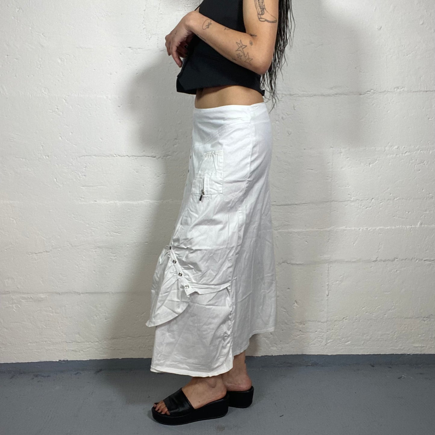 Vintage 2000’s Grungy White Summer Midi Linen Skirt with Decorative Belt Details (M)