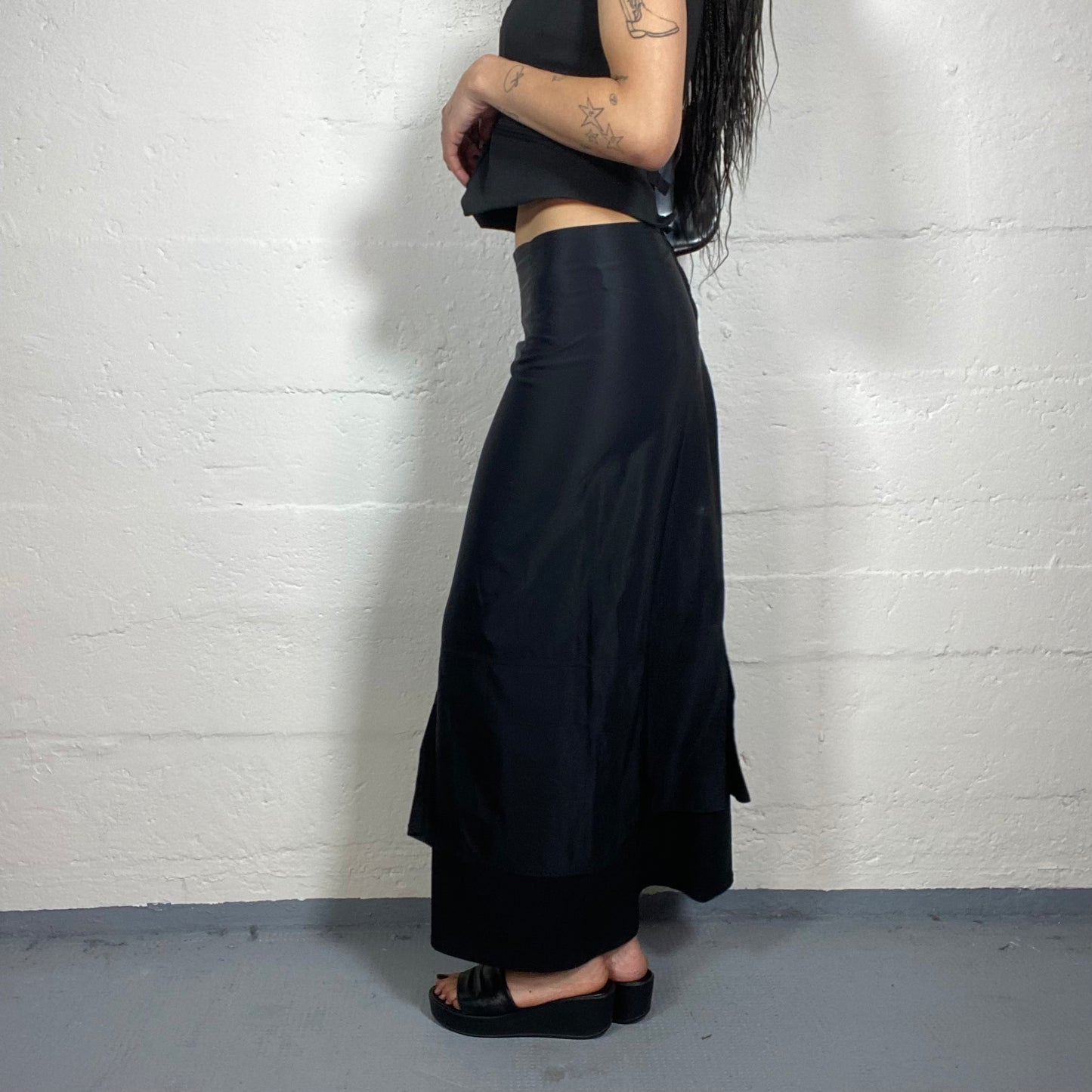 Vintage 2000’s Classy Sheer Mid Waist Maxi Black Skirt (S)