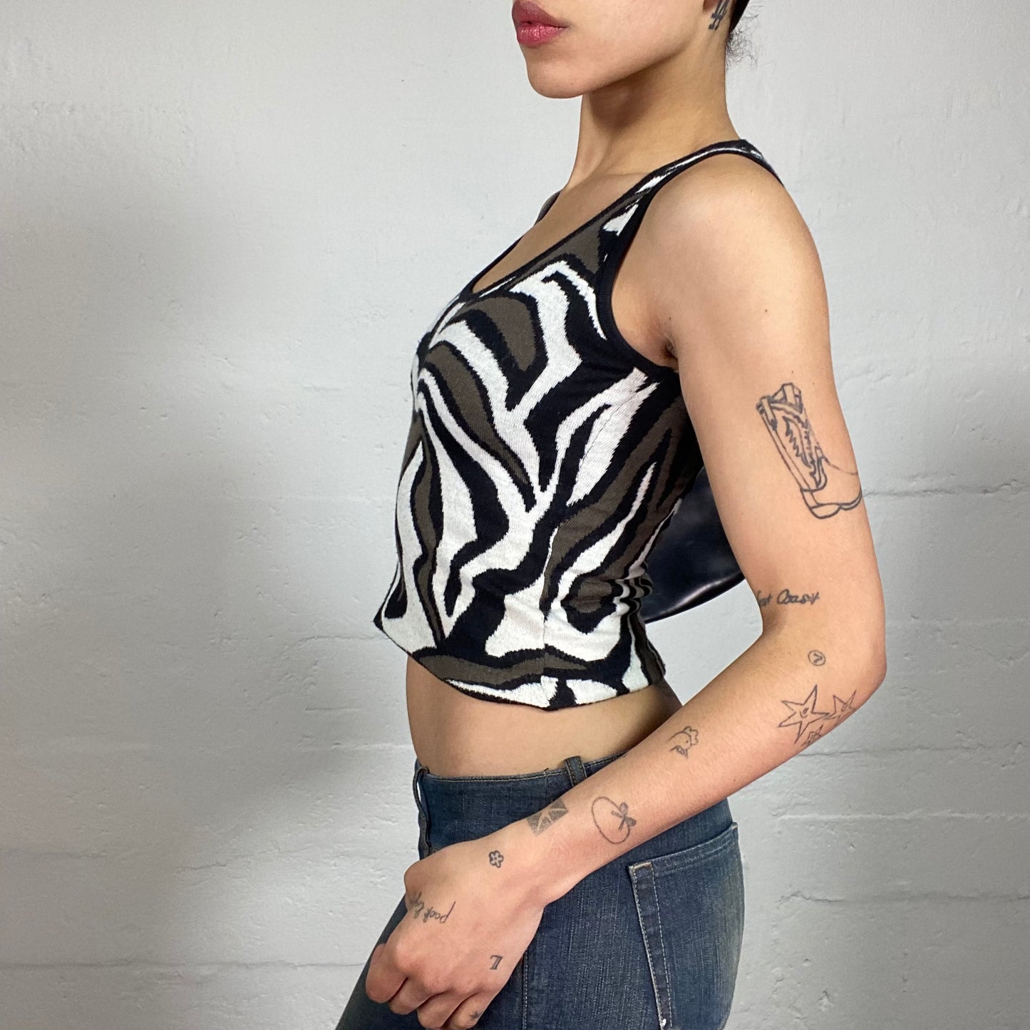 Vintage 2000's Futuristic Brown and White Knitted Cropped Tank Top with Abstract Print (S)