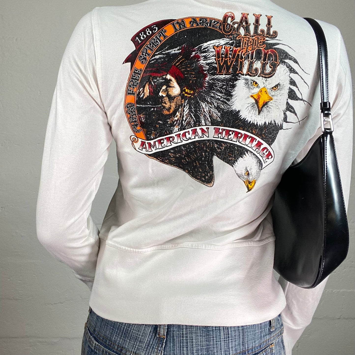 Vintage 2000's Grunge White Zip Up Pullover with Gold No Stealing Freedom and Biker Vibe Illustration Prints (M)