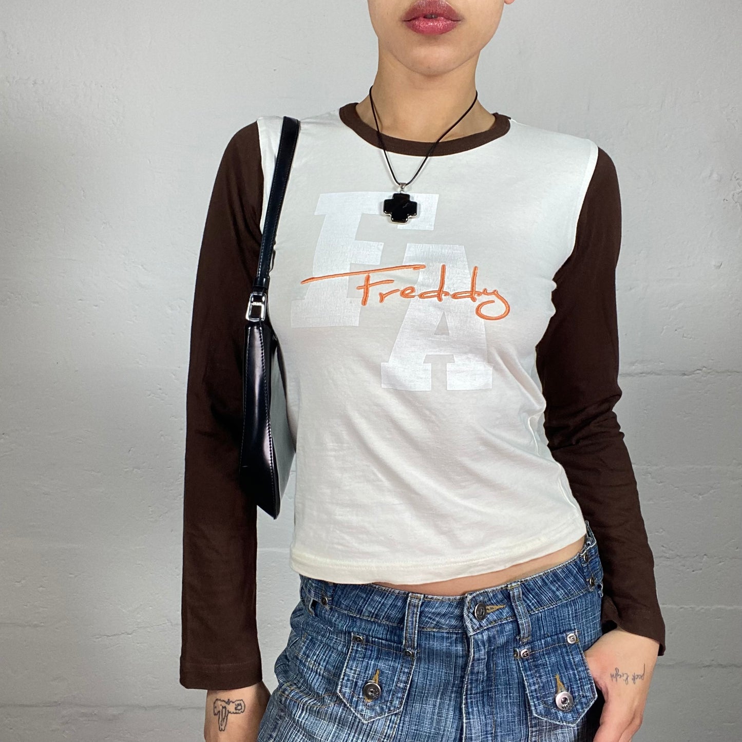 Vintage 2000's Casual White and Brown Longsleeve Top with Typography Print (XS)