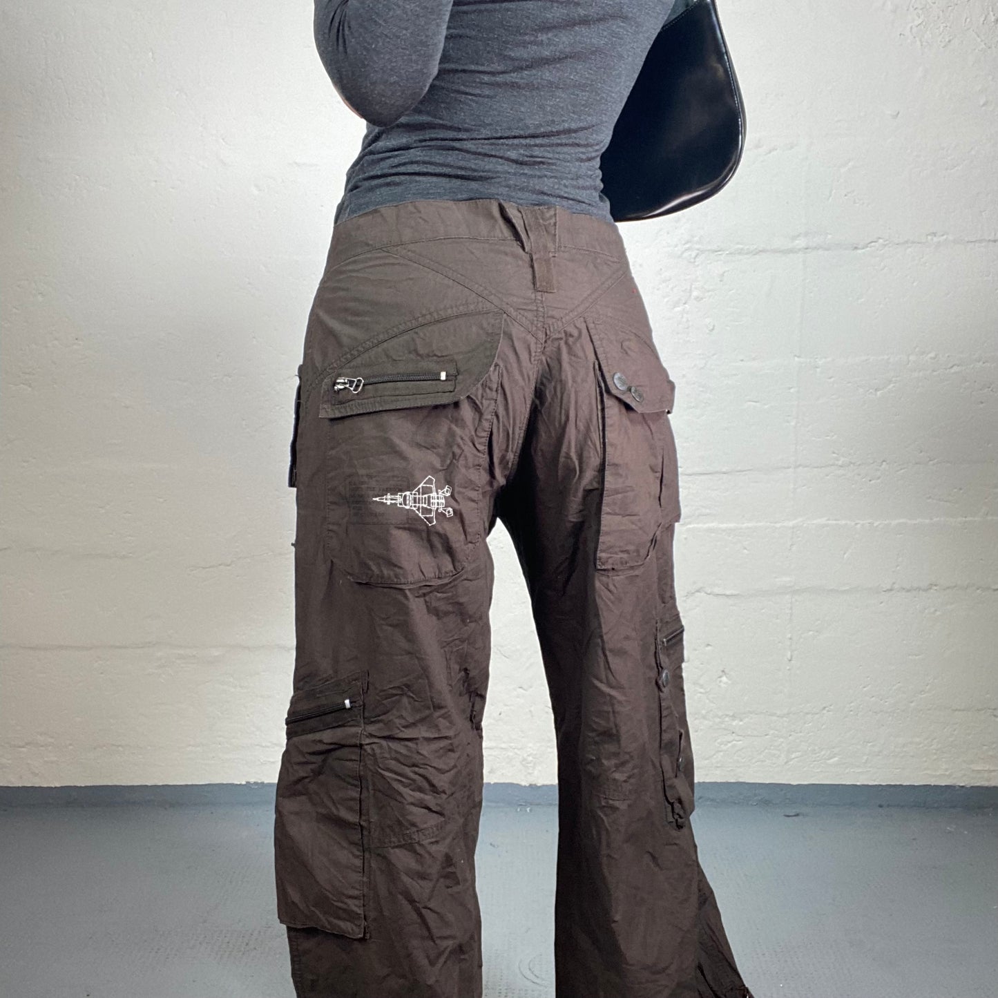 Vintage 2000's Hip-Hop Brown Baggy Cargo Pants with Multiple Pockets (M)