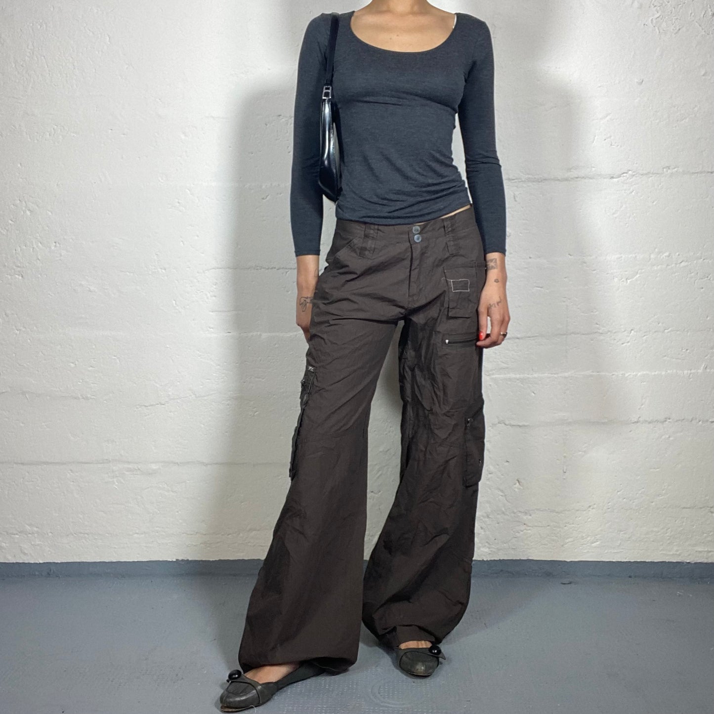 Vintage 2000's Hip-Hop Brown Baggy Cargo Pants with Multiple Pockets (M)