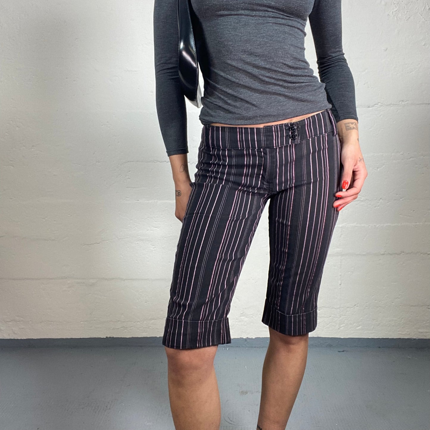 Vintage 2000's Sassy Black Low Waisted Pink Striped Capri Pants (XS/S)