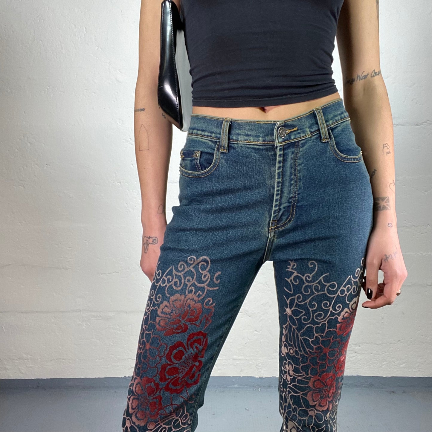 Vintage 90’ Boho Dark Denim High Waisted Straight Fit Jeans with Red Flower Print (M)