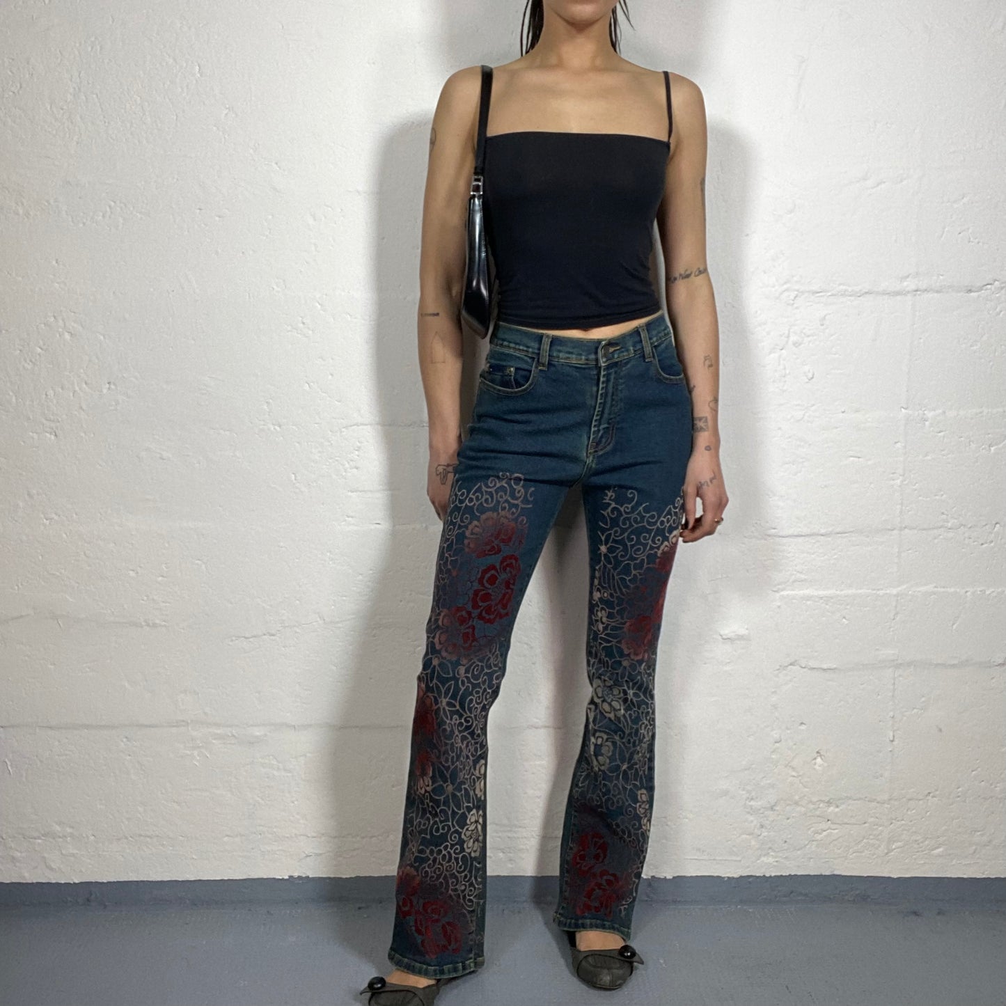 Vintage 90’ Boho Dark Denim High Waisted Straight Fit Jeans with Red Flower Print (M)