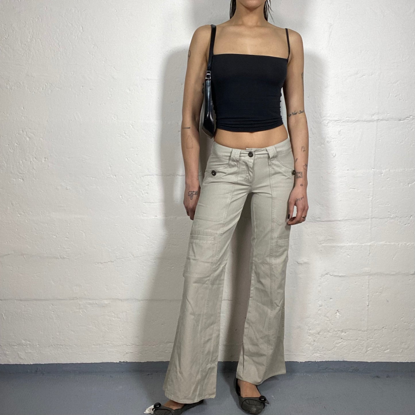 Vintage 90’ Classic Low Waisted Flare Beige Pants with Pocket Button Details (XS)