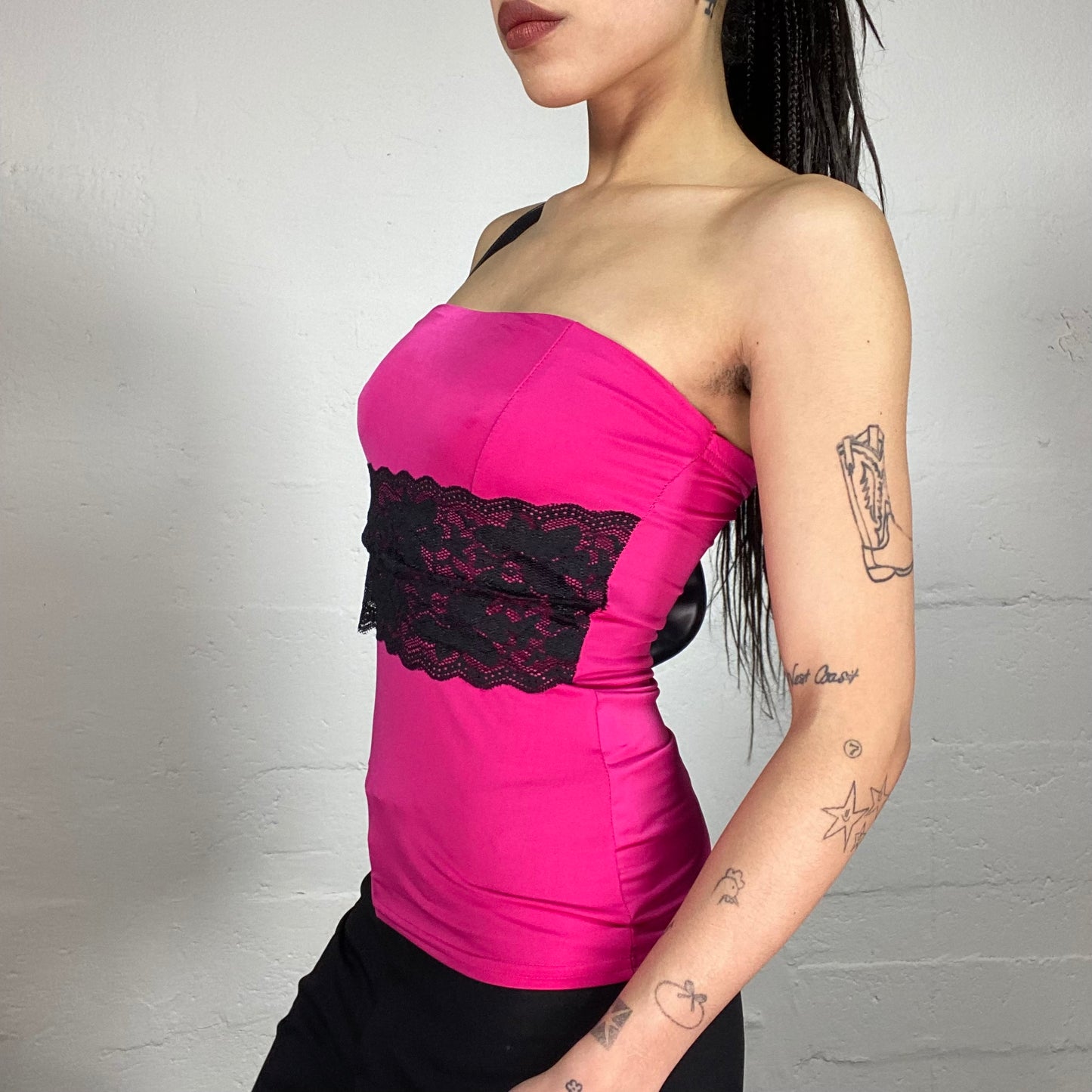 Vintage 2000’s Clubwear Neon Pink Strapless Top with Black Lace Detail (One Size)
