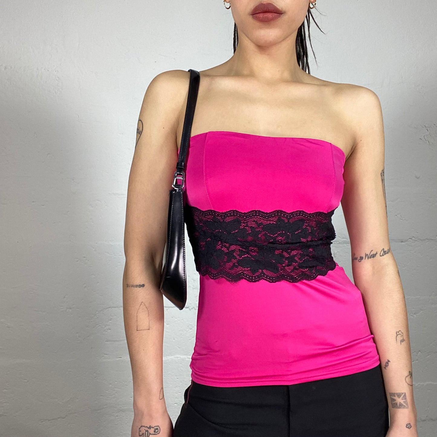 Vintage 2000’s Clubwear Neon Pink Strapless Top with Black Lace Detail (One Size)