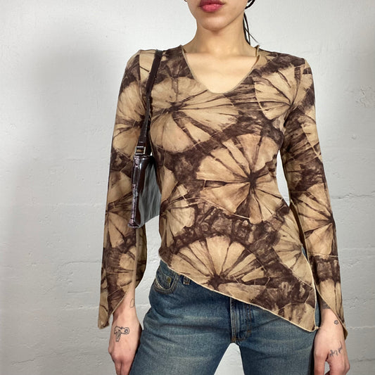 Vintage 90’ Boho Brown and Creamy Toned Asymmetric Flared-Sleeve Printed Top (M)