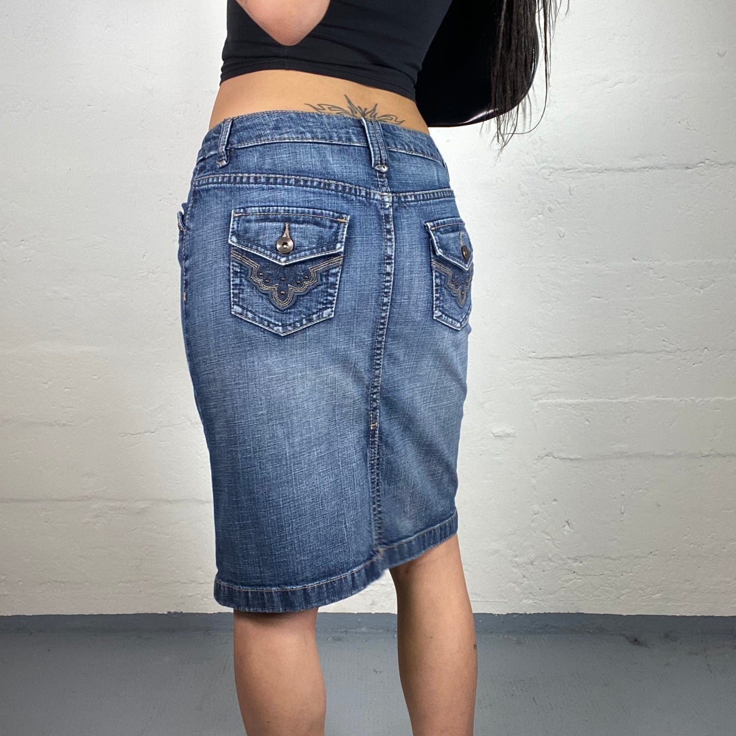 Vintage 2000's Spring Low Waisted Denim Skirt with Embroidered Pockets (34)