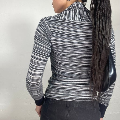 Vintage 90's Soft Girl Longsleeve Grey Pullover-Top With Black and White Pinstripe Print (S)