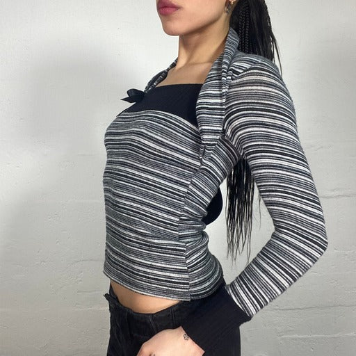 Vintage 90's Soft Girl Longsleeve Grey Pullover-Top With Black and White Pinstripe Print (S)