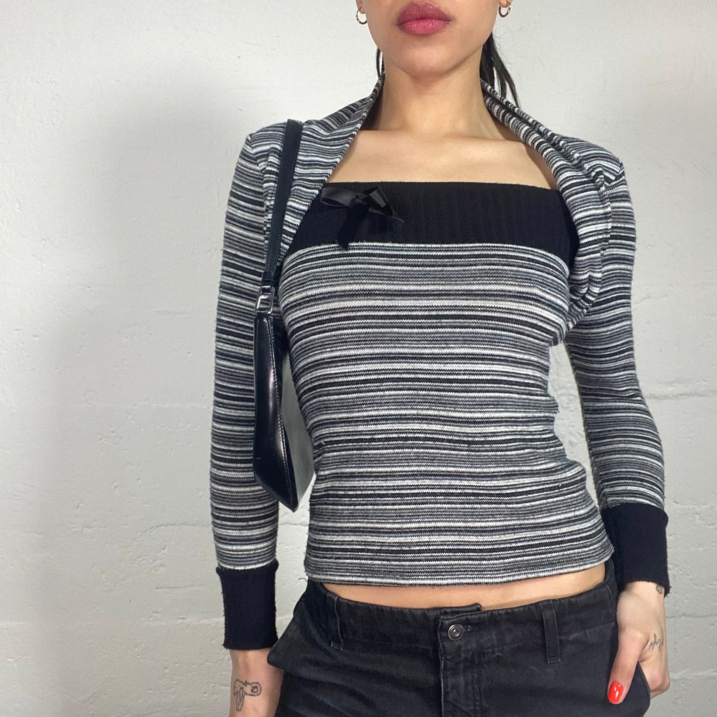 Vintage 90's Soft Girl Longsleeve Grey Pullover-Top With Black and White Pinstripe Print (S)