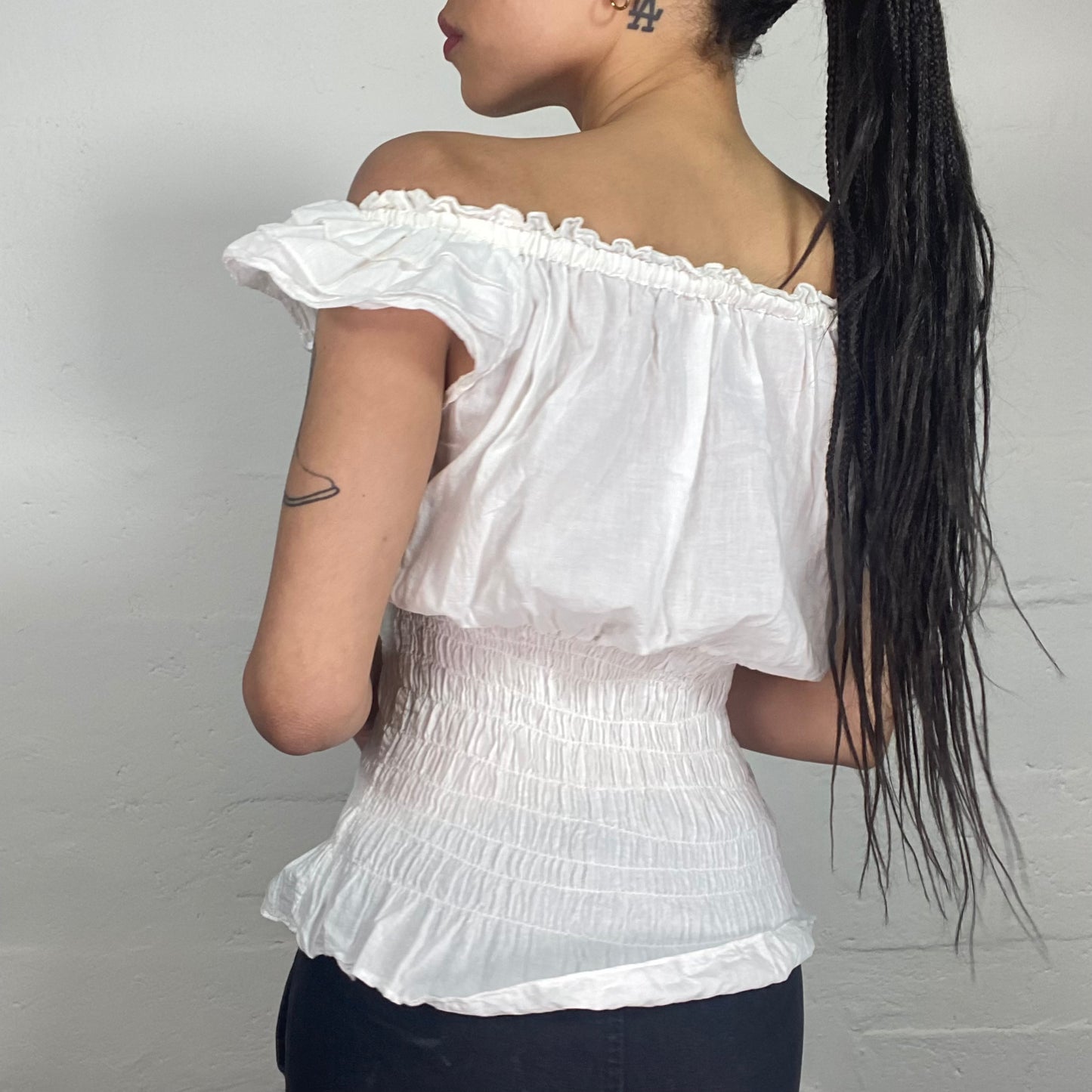 Vintage 90's Romantic Summer Country Side Girl White Linen Off-Shoulders Top with Ruffles (S)