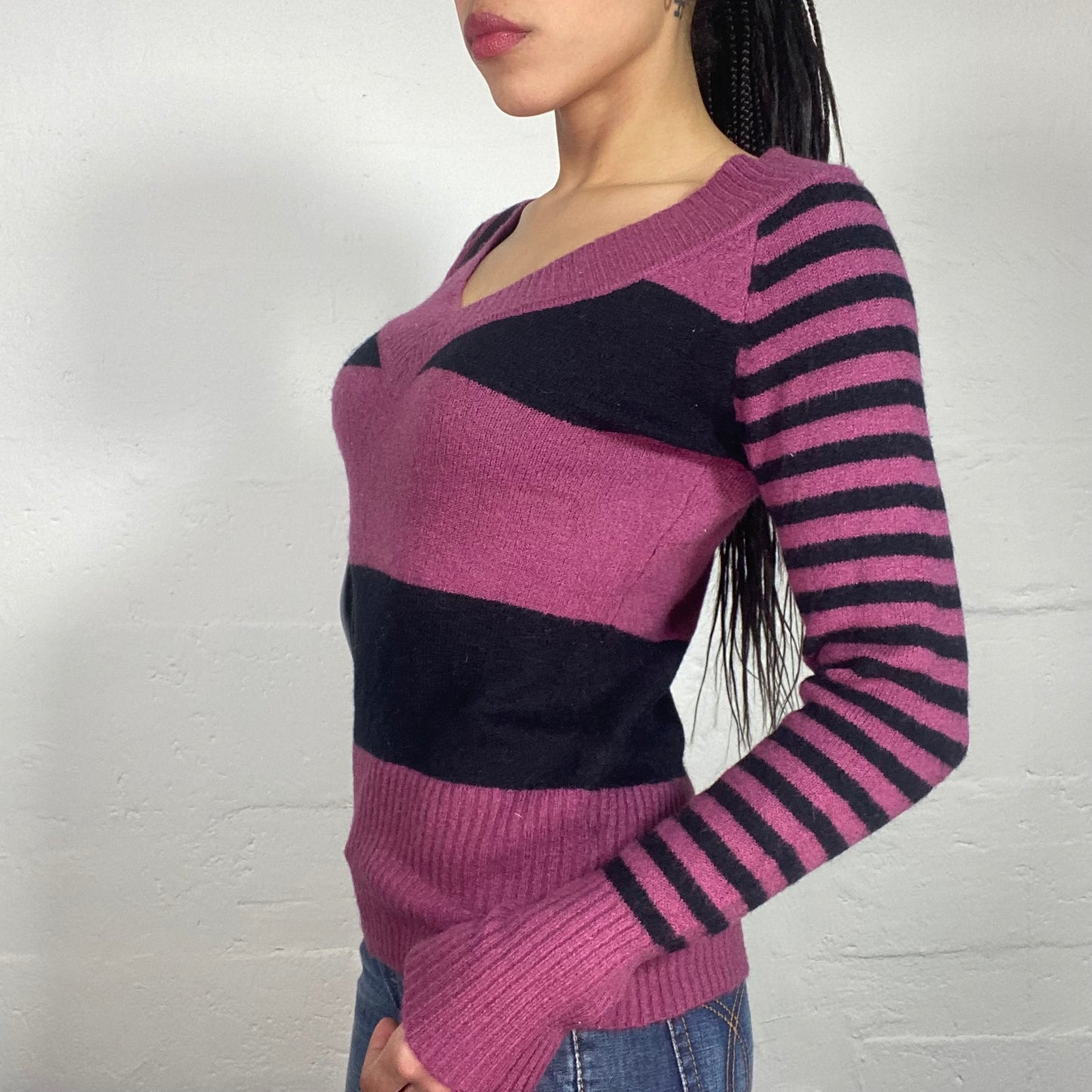 Vintage 90's Cozy Knitted Purple Longsleeve V-Neck Top with Black Stripe Print (L/XL)