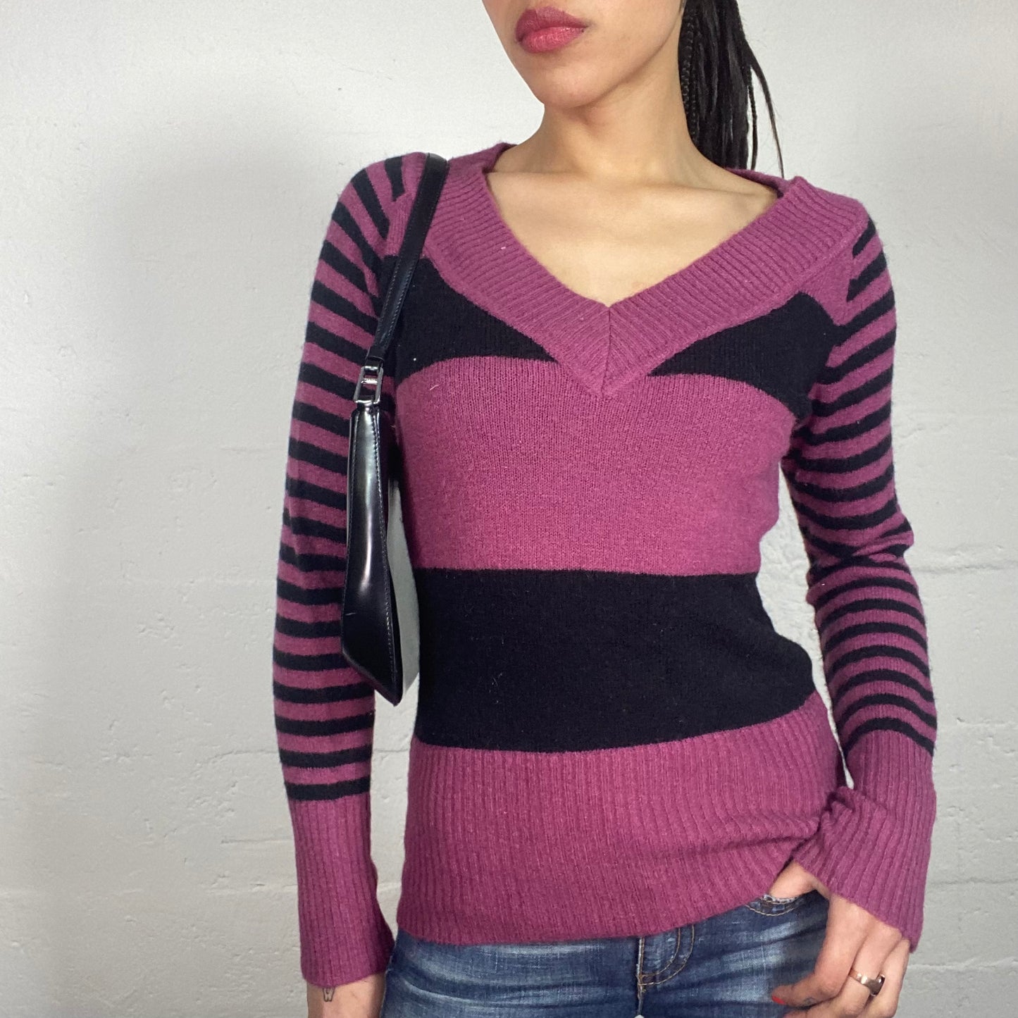 Vintage 90's Cozy Knitted Purple Longsleeve V-Neck Top with Black Stripe Print (L/XL)