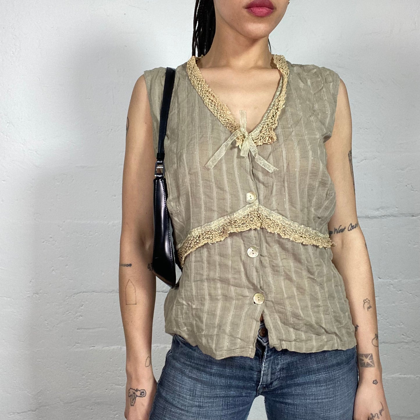 Vintage 90's Casual Faded Khaki Grey Linen Sleeveless Button Up Shirt with Lace Details (M)