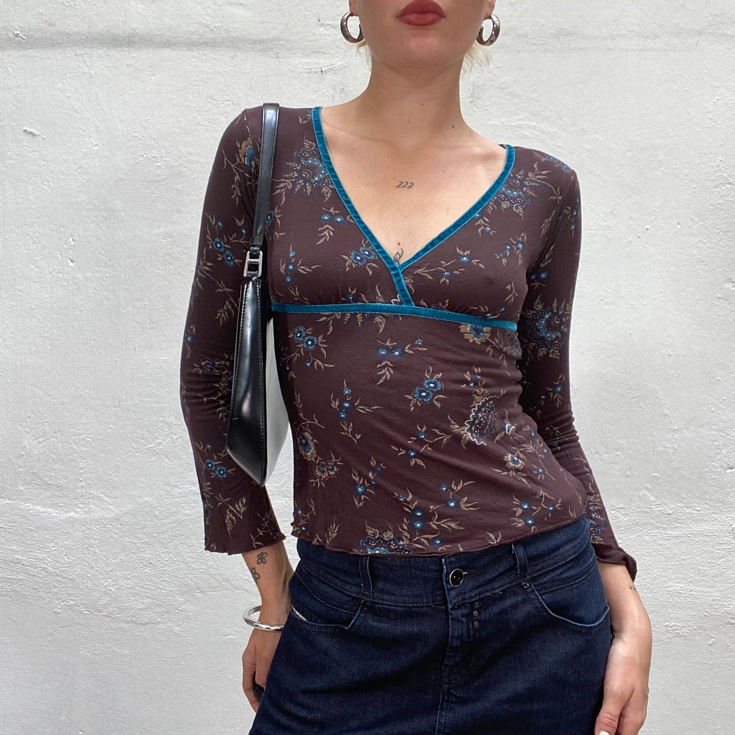 Vintage 90's Hippie Brown Longsleeve Top with Blue Velvet Trim and Floral Print (XS/S)