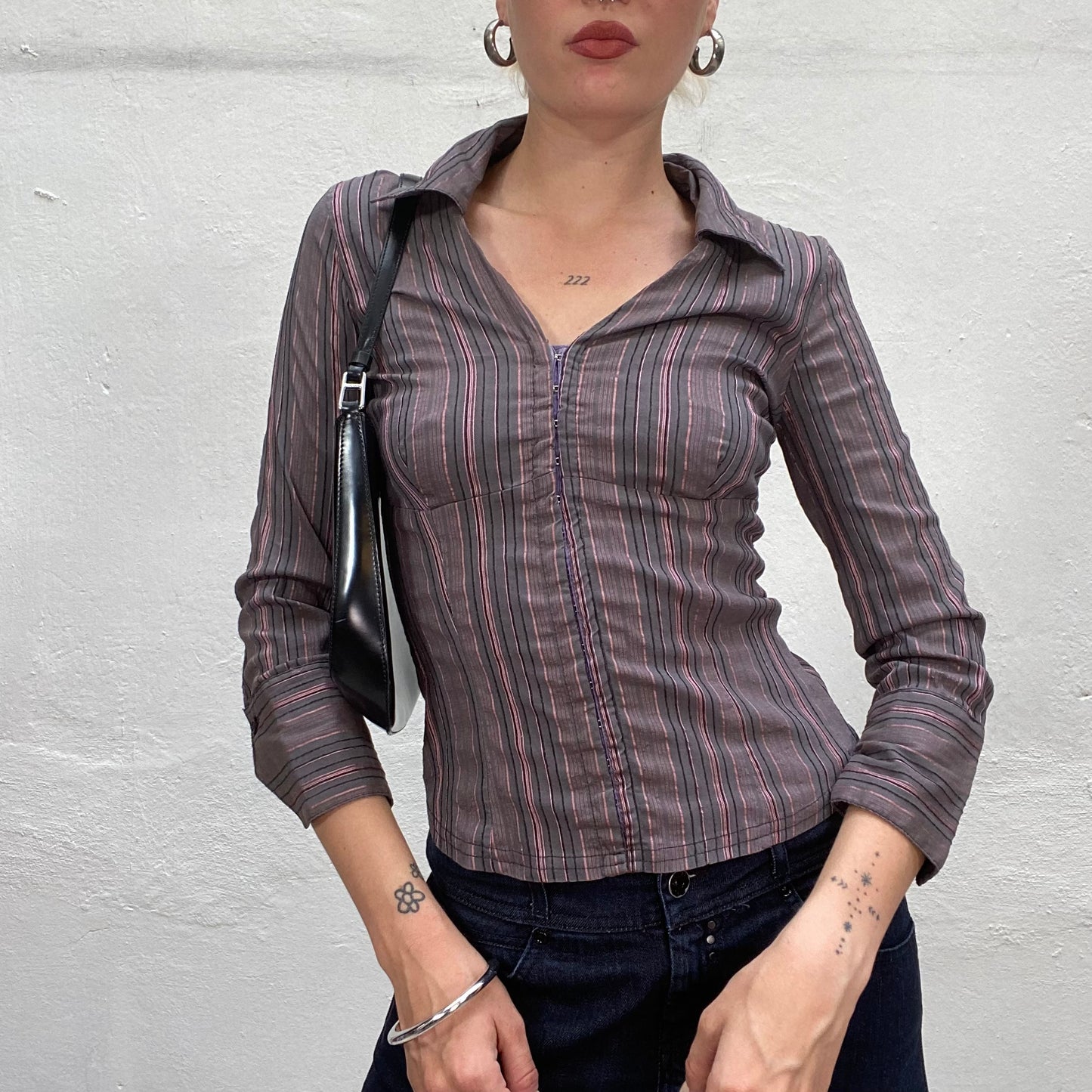 Vintage 90's Model Off Duty Grey and Red Shirt with Stripes Print (S)