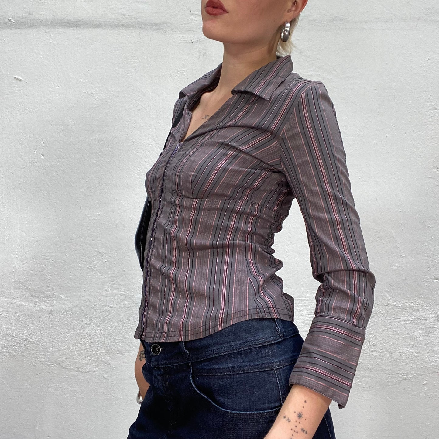 Vintage 90's Model Off Duty Grey and Red Shirt with Stripes Print (S)