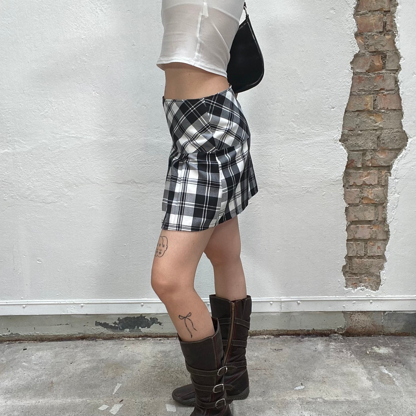 Vintage 90's Clueless Black and White Plaid Mini Skirt (S/M)