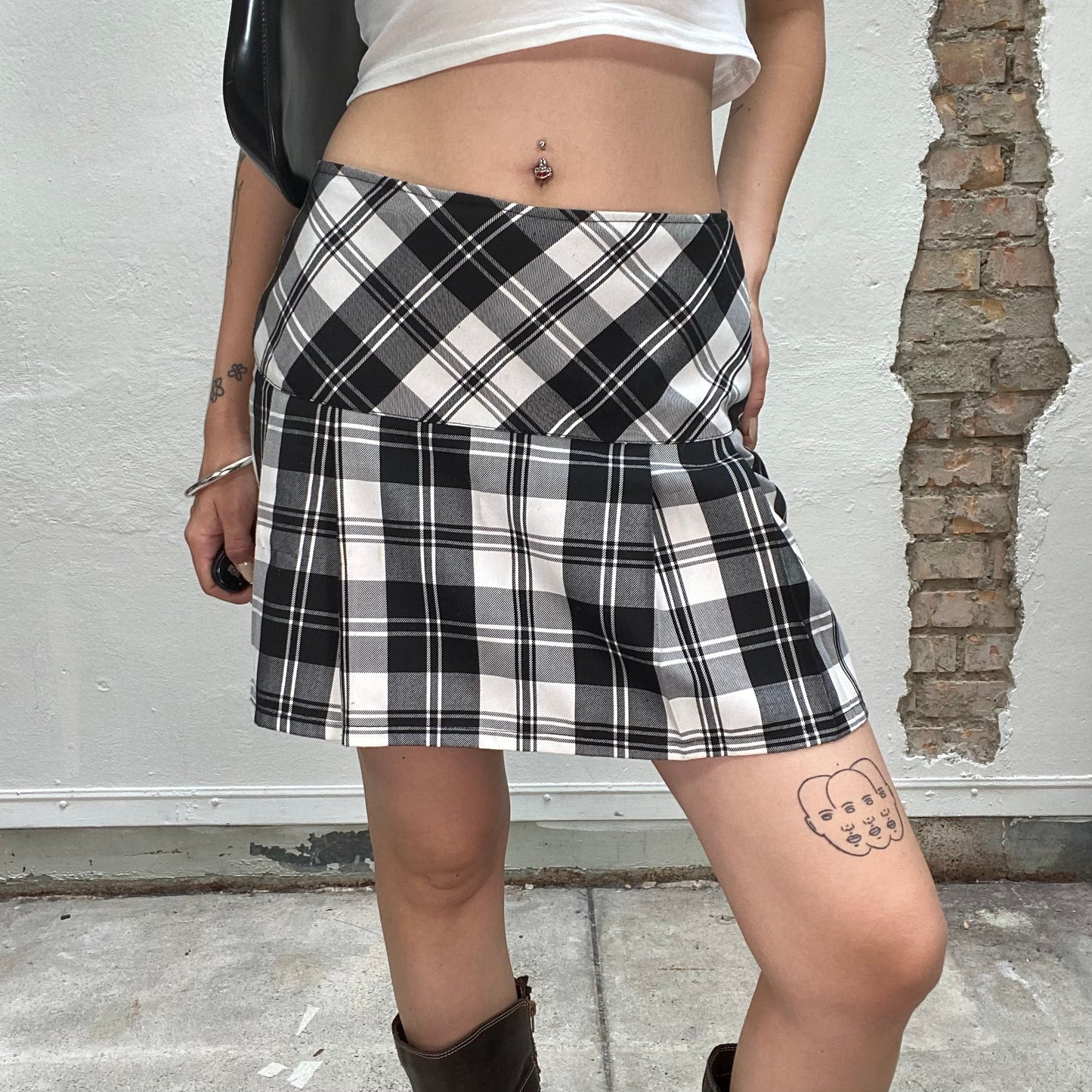 Vintage 90's Clueless Black and White Plaid Mini Skirt (S/M)