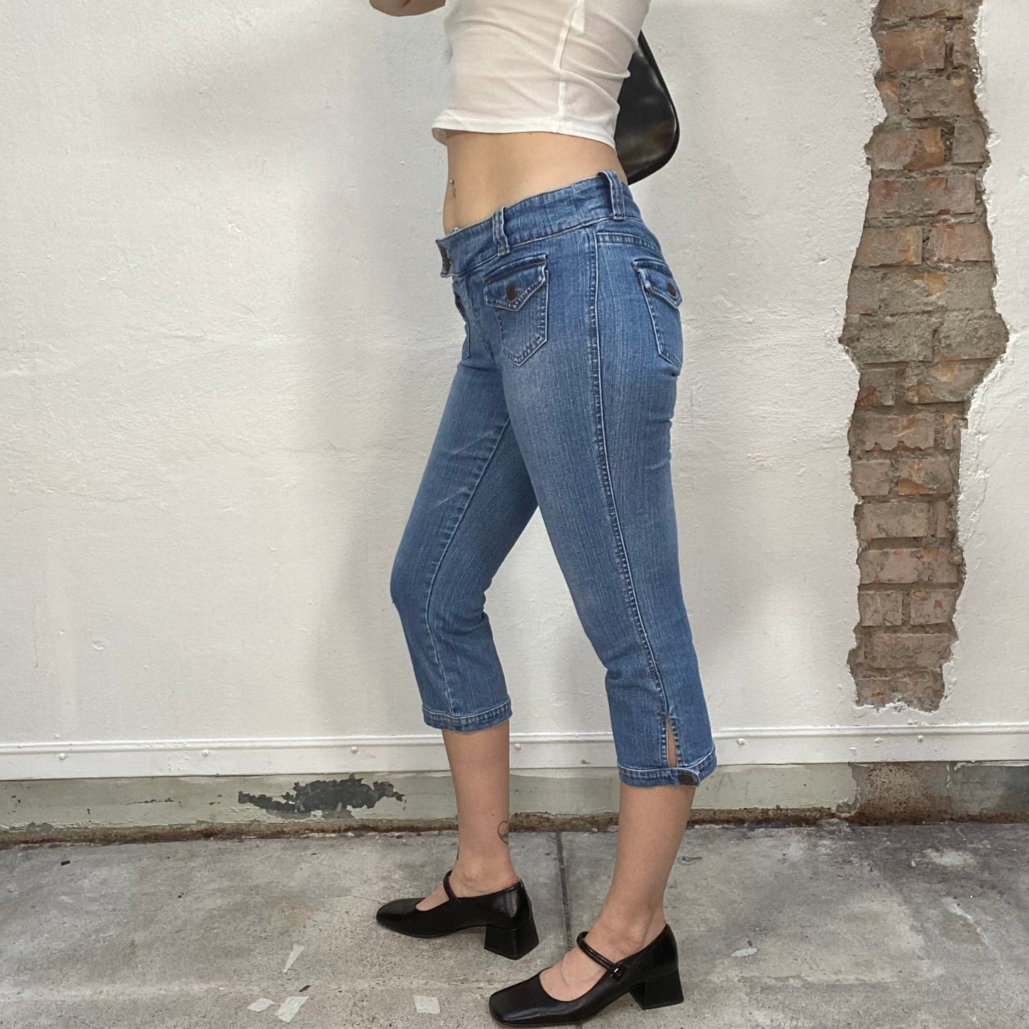 Vintage 2000's Downtown Girl Denim Low-rise Capri Pants with Belt Effect and Pocket Detail (XS/S)