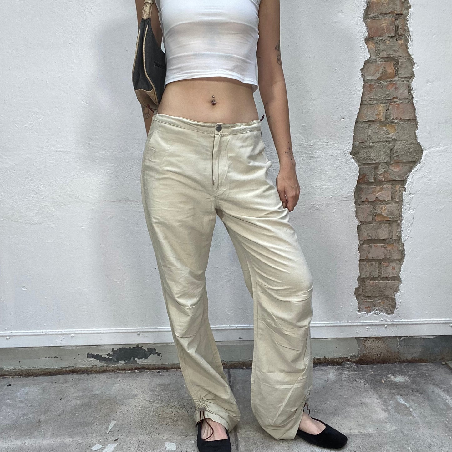 Vintage 90's Downtown Girl Cream Cargo Pants with Toggle Detail (M)