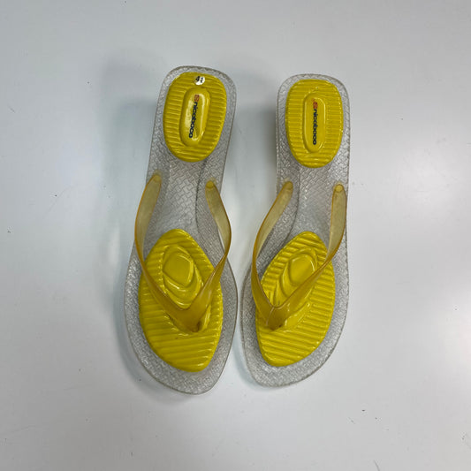 Vintage 2000's Yellow Flip Flop Heels (41)