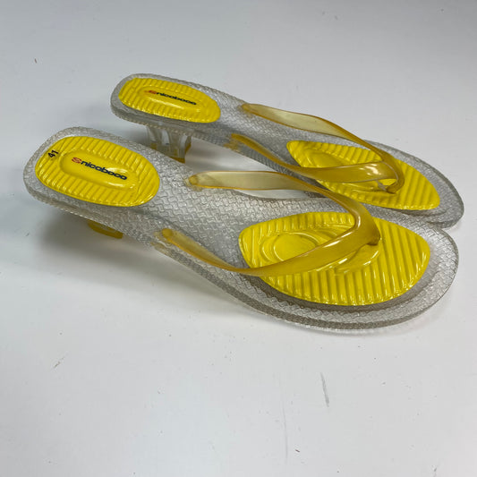 Vintage 2000's Yellow Flip Flop Heels (41)
