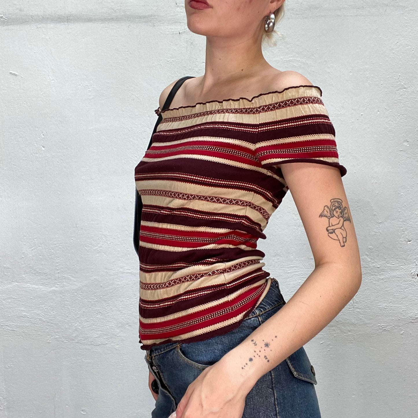 Vintage 90's Soft Girl Beige Open Shoulder Top with Red Stripes Pattern (M)