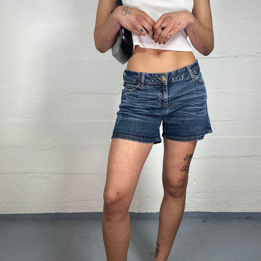 Vintage 2000's Downtown Girl Classic Blue Denim Middle Waist Shorts (S)