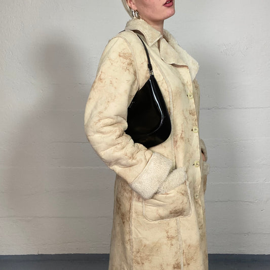 Vintage 2000's Bratz Beige Faux Leather Maxi Afghan Coat with White Collar and Sleeves Detail (M)