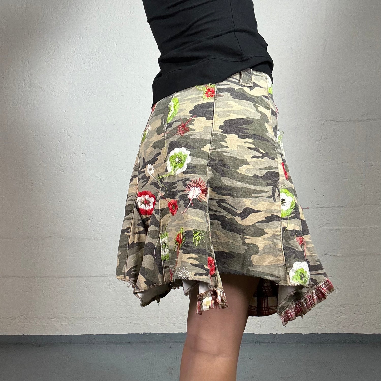 Vintage 90 s Coquette Camo Floral Print A Line Mini Skirt with Ruffle Michelle Tamar