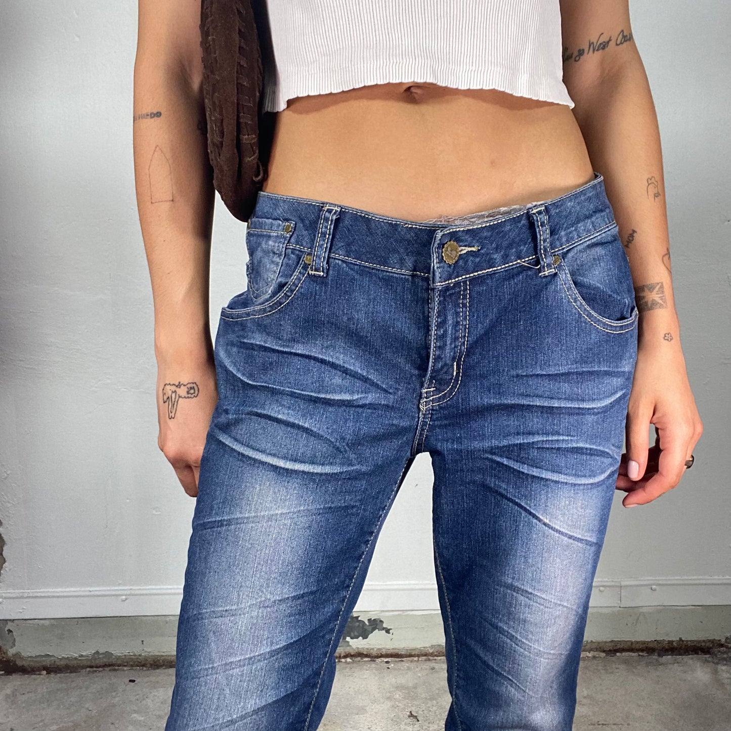 Vintage 2000's Street Style Dark Washed Low Waist Flared Jeans (M)